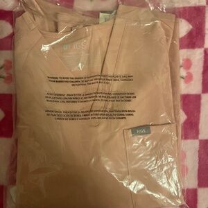 women's Pink Sand Catarina - One-Pocket Scrub Top - M / Pink Sand